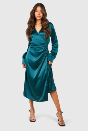 Robe chemise cache-cœur satinée